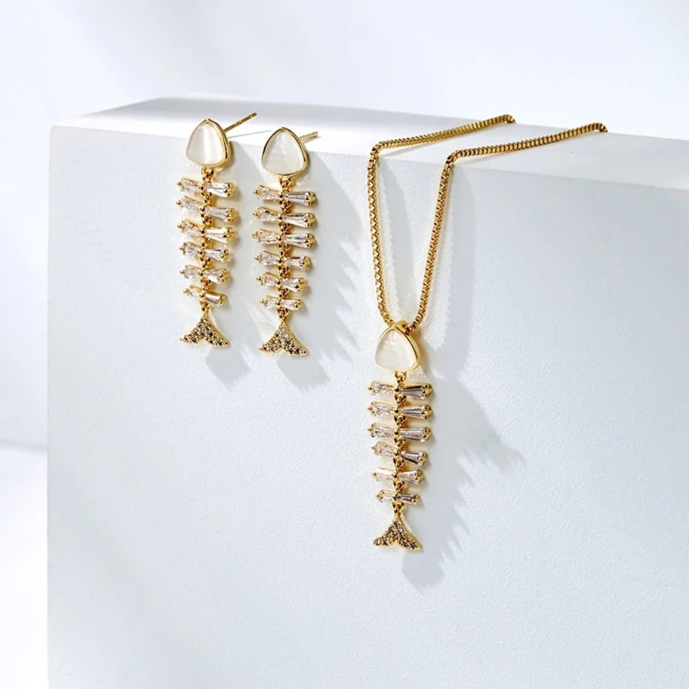18KT  Fishbone Swarovski Baguette and White Agate Stone Necklace, Ear